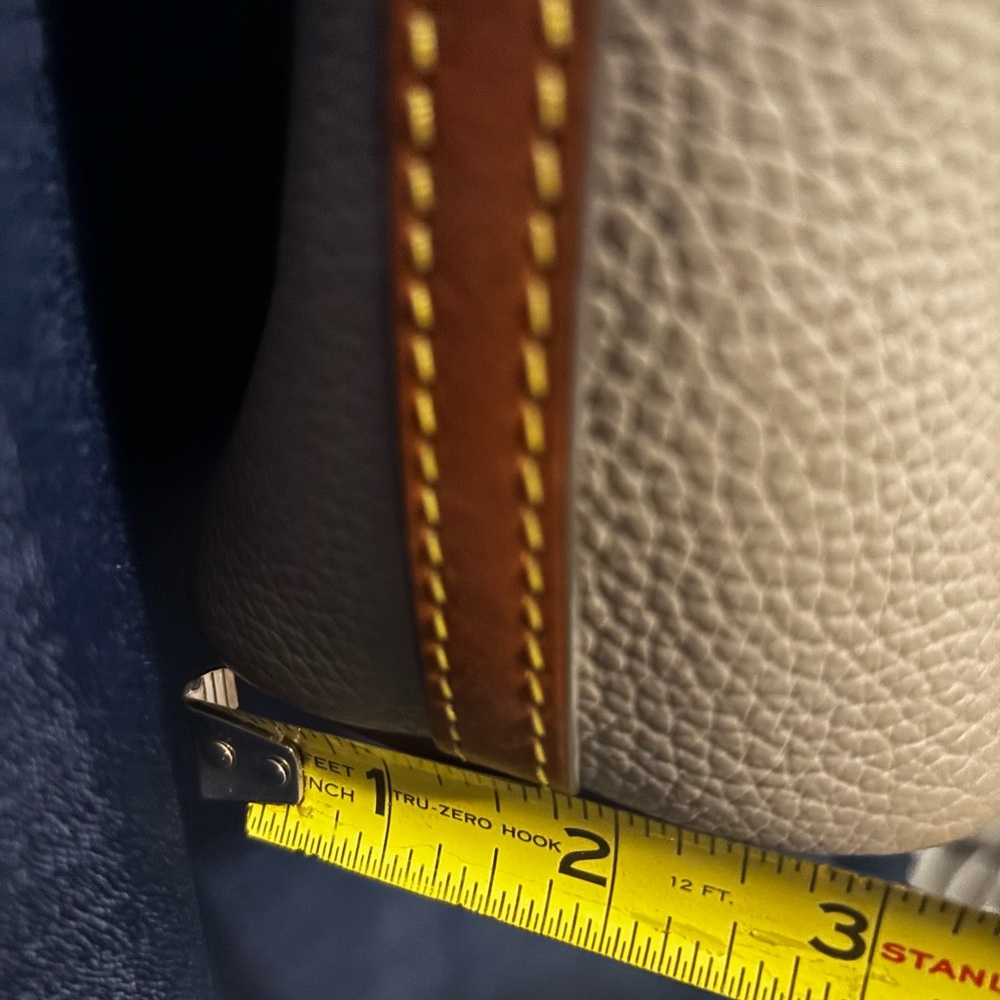 EUC Dooney & Burke Pebble Grain Small Zip Sac - Taupe- perfect condition - Picture 8 of 15